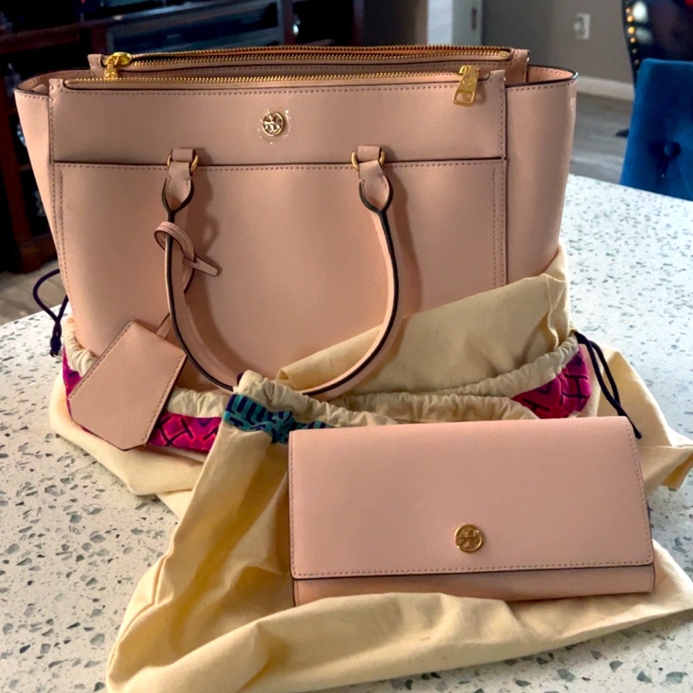 Brand new tory Burch purse very pretty